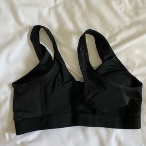 Nike sports bra with twist back detail. Size medium. Barely worn.